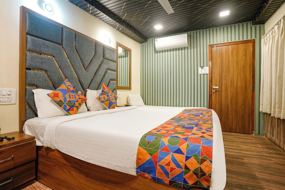 Egyptian cotton sheets, premium bedding, in-room safe, free WiFi