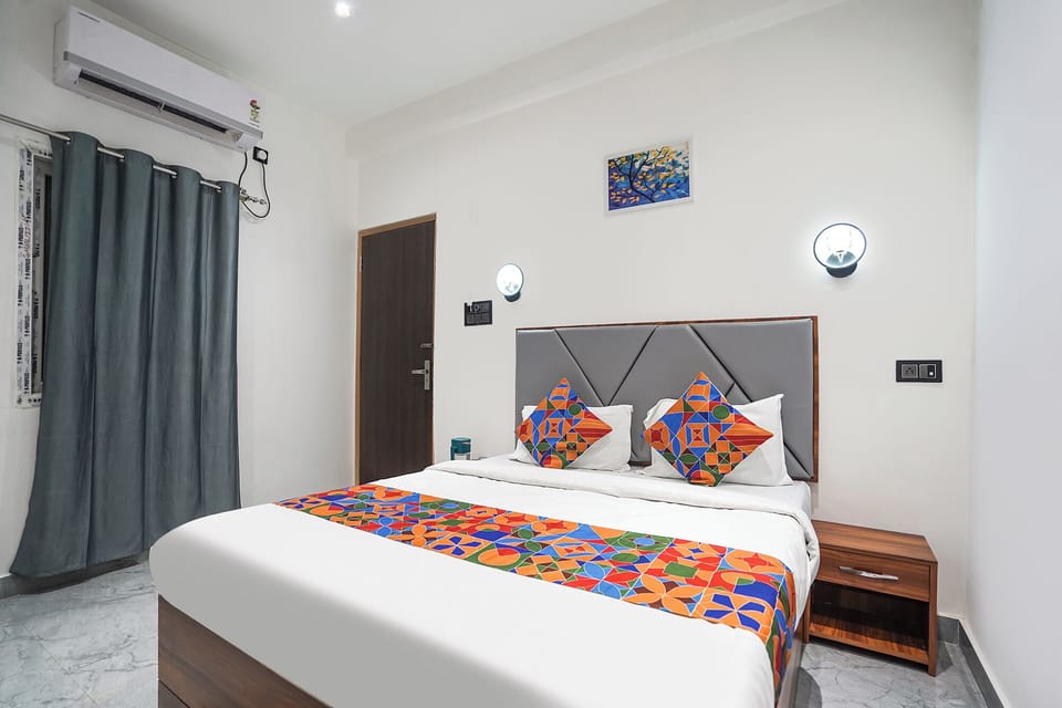 Deluxe Room | Egyptian cotton sheets, premium bedding, in-room safe, soundproofing