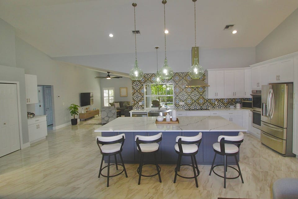 The large quartzite kitchen island has comfortable seating for 4…