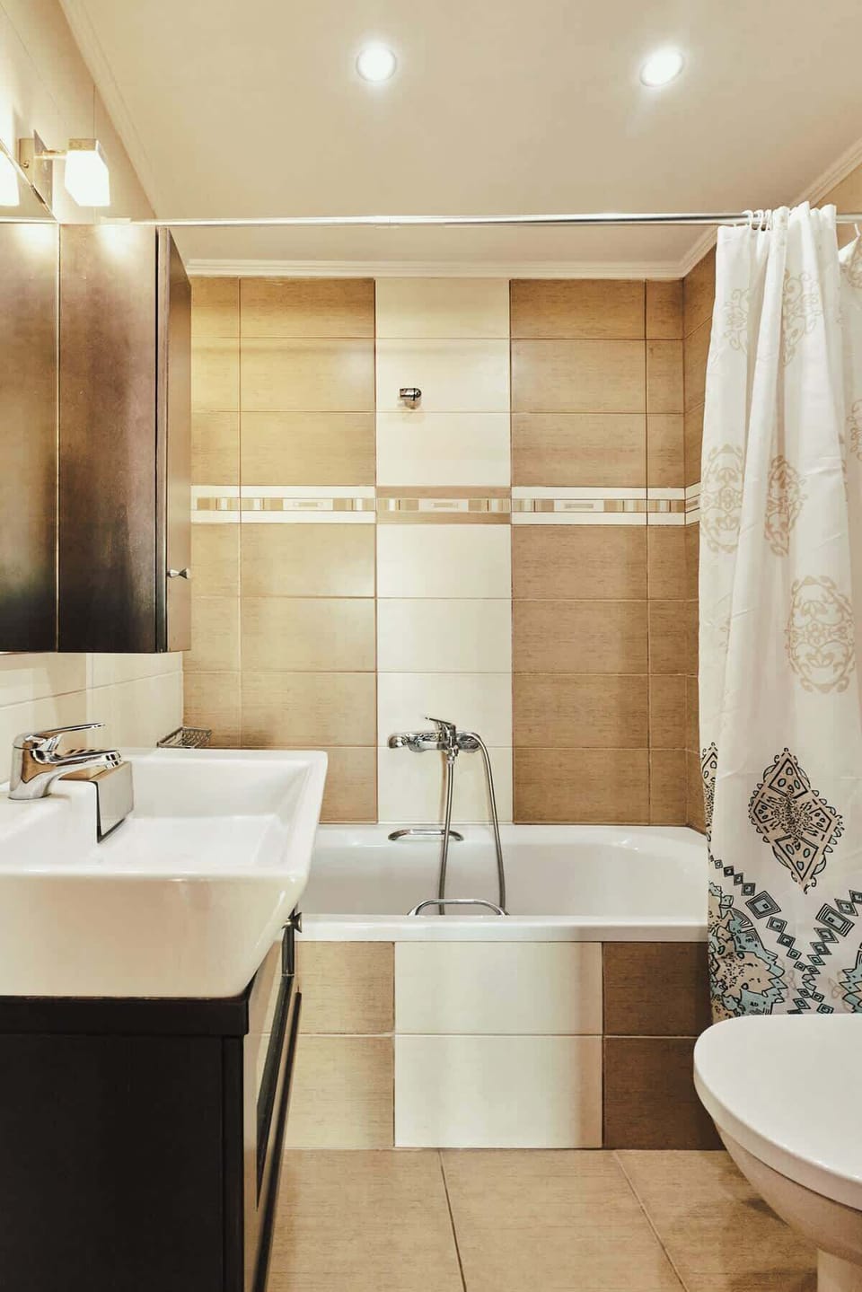 Basic Room, City View | Bathroom