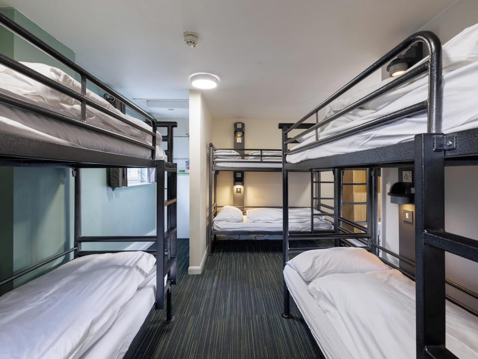 Room (6 Bed Private Ensuite) | Bed sheets