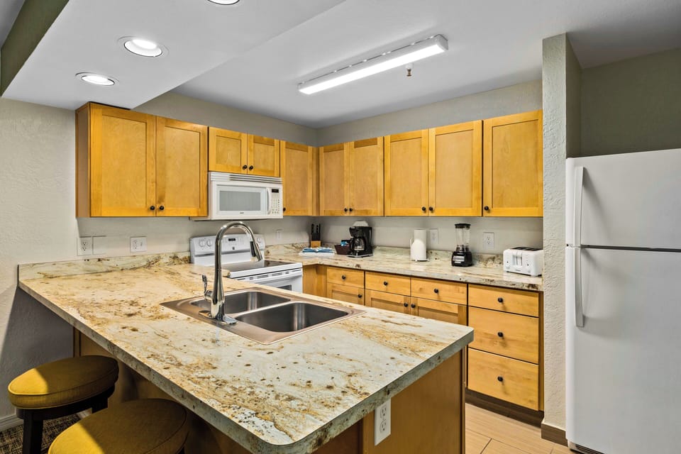Fridge, microwave, coffee/tea maker