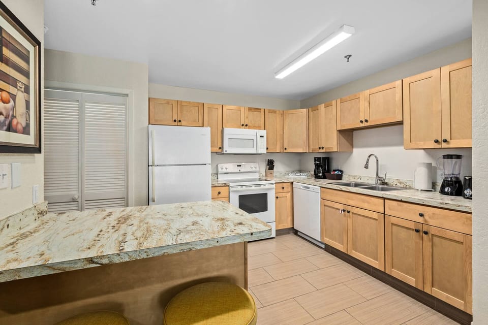 Fridge, microwave, coffee/tea maker