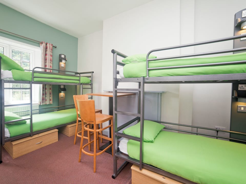 Iron/ironing board, bed sheets, wheelchair access