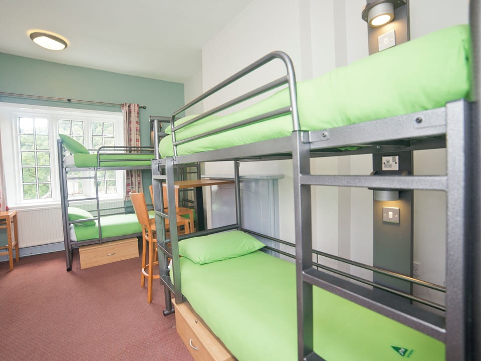 Iron/ironing board, bed sheets, wheelchair access