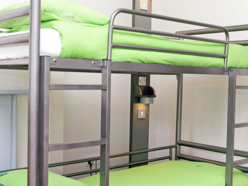 Iron/ironing board, bed sheets, wheelchair access
