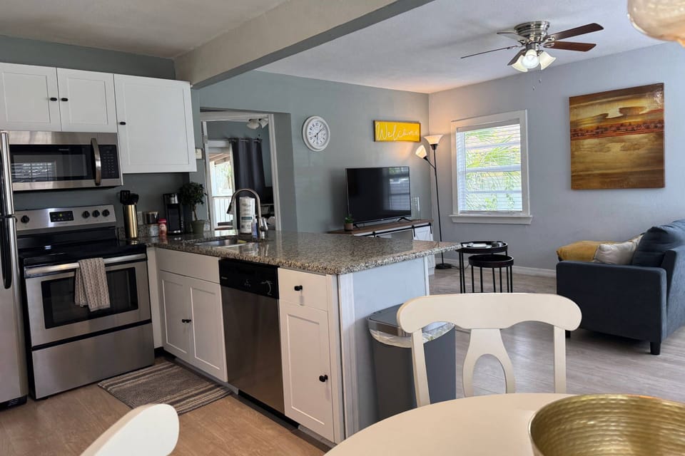 Full kitchen with everything that you need for an excellent home cooked meal