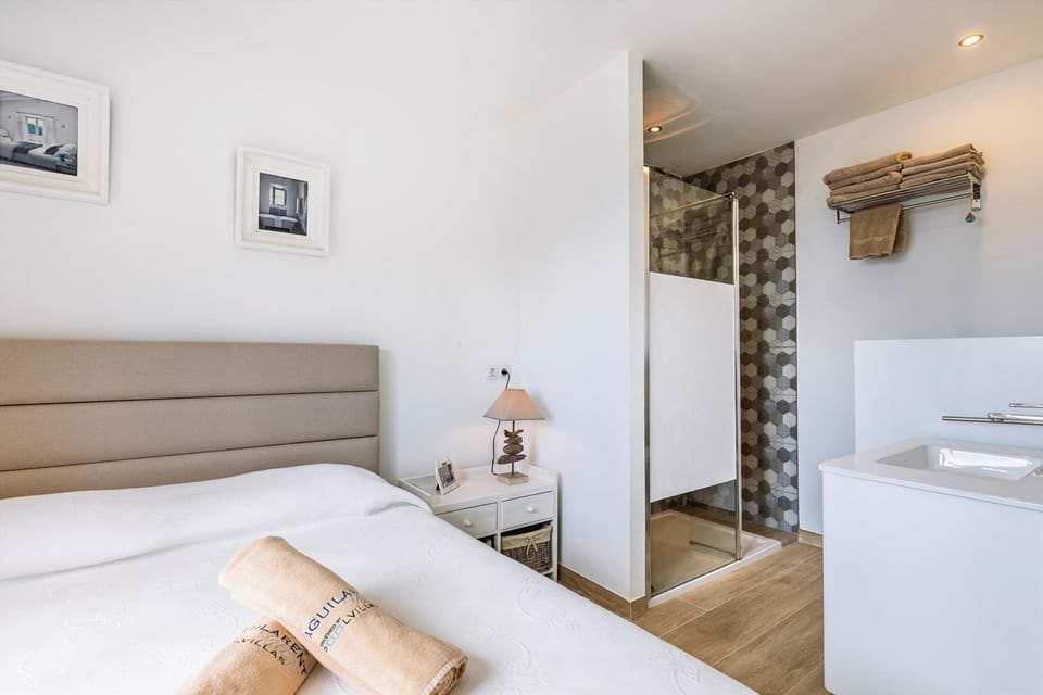 Rijos in J vea With 3 Bedrooms and 3 Bathrooms Villa in Marina Alta