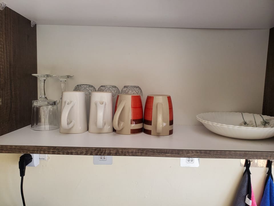 Wine glassess, glassess, mugs, plates