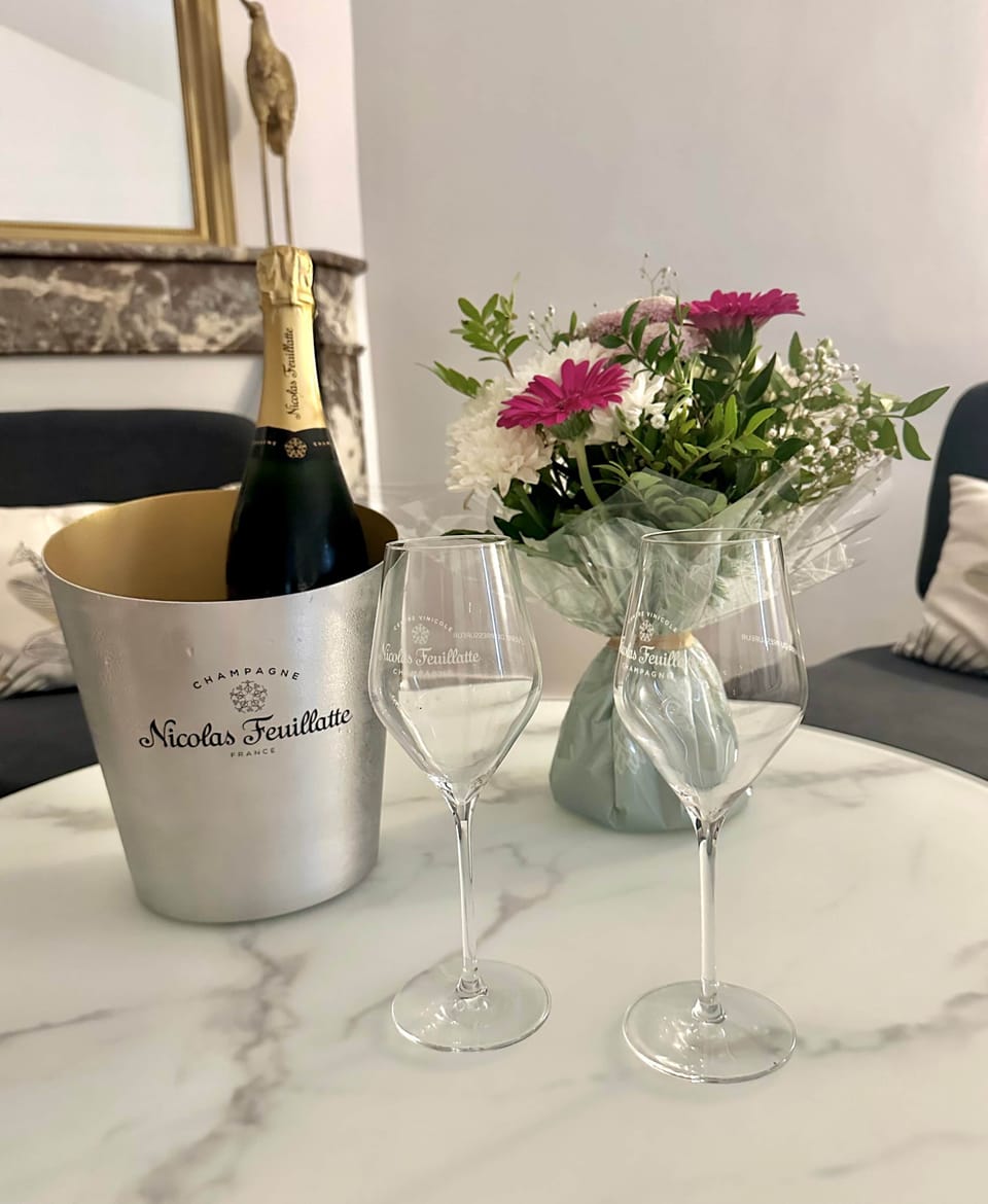 Mise à disposition d'une bouteille de champagne fraiche avant votre arrivée