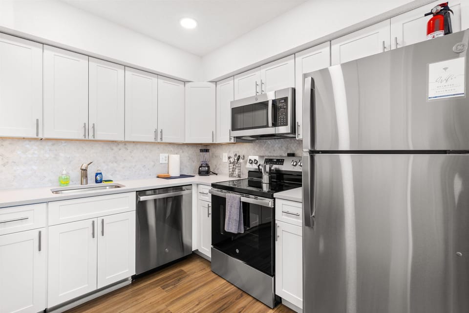 From coffee to cocktails, this fresh and functional kitchen is your beachside base.