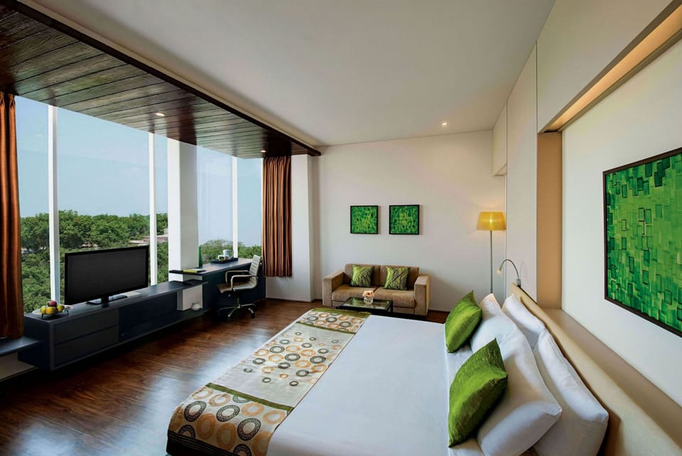PREMIER ROOM | Premium bedding, minibar, in-room safe, desk
