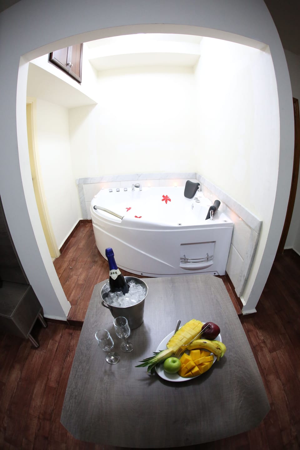 Luxury Room, Mountain View | Jetted tub