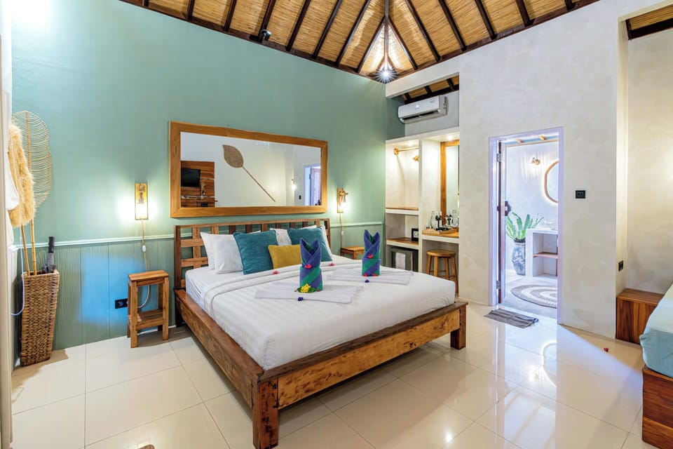 Deluxe Bungalow, Pool View | Interior detail