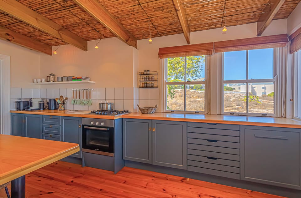 Family House, Lagoon View | Private kitchen | Full-size fridge, microwave, oven, stovetop