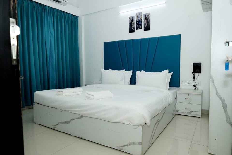 Deluxe Double Room | Desk, laptop workspace, free WiFi