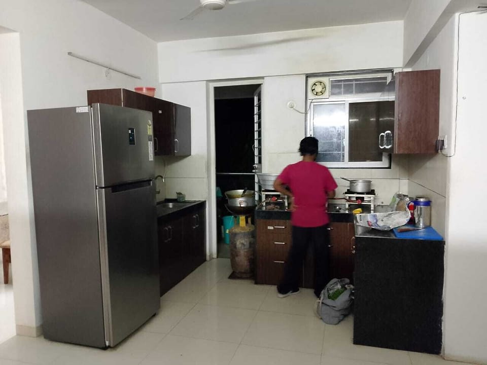 Luxury Studio Suite, City View | Private kitchen