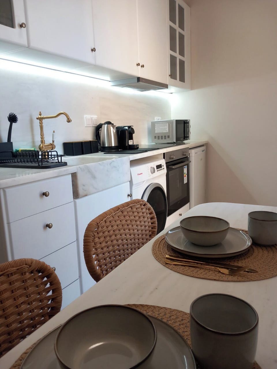 Deluxe Penthouse, City View | Private kitchen