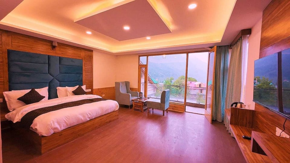 Royal Double Room, Mountain View | Laptop workspace, free WiFi