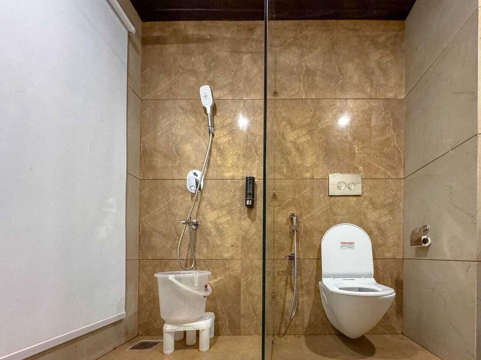 Shower, towels, soap, shampoo
