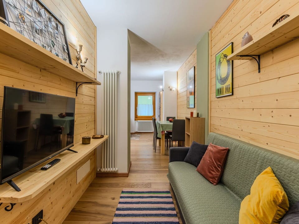 Wood, Interior Design, Flooring, Ceiling, Floor, Home, Room, Wood Stain, Hardwood, Apartment