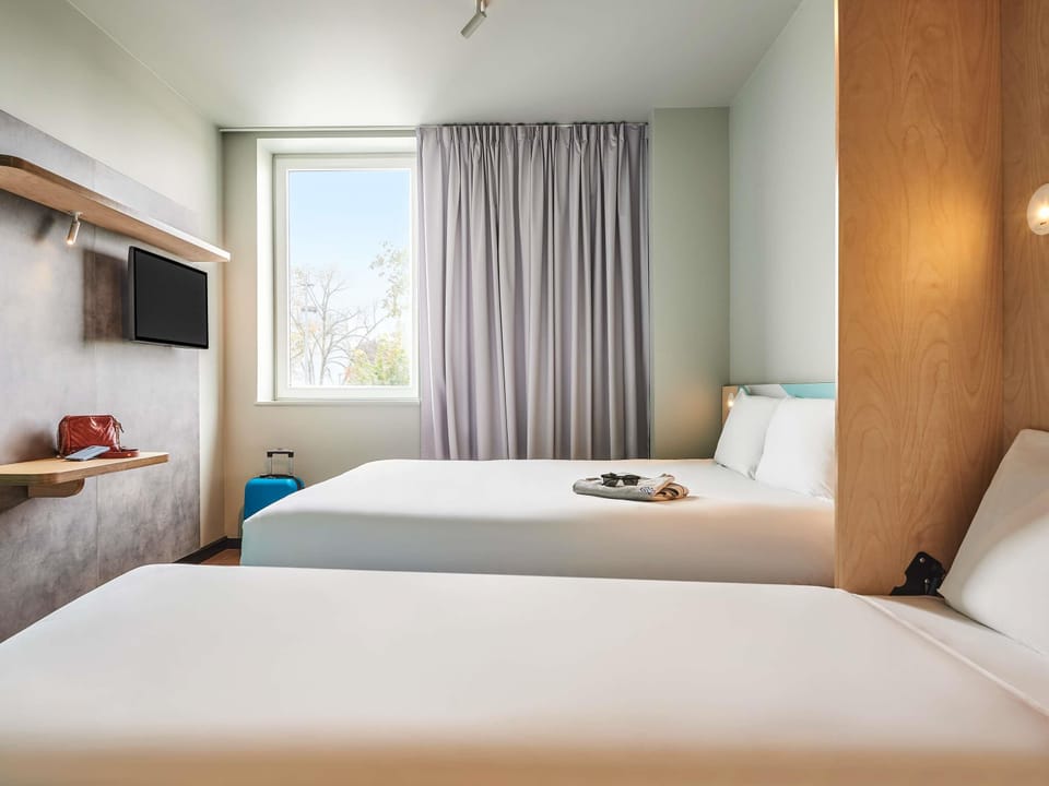 Classic Triple Room, Multiple Beds | Iron/ironing board, free cribs/infant beds, free WiFi, bed sheets