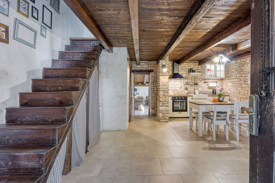 Family House, 2 Bedrooms, Fireplace (Villa Capadinka with Whirlpool) | Interior