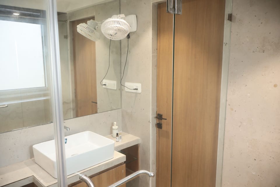Luxury Twin Room, Balcony, Sea View | Bathroom | Free toiletries, towels, soap, shampoo