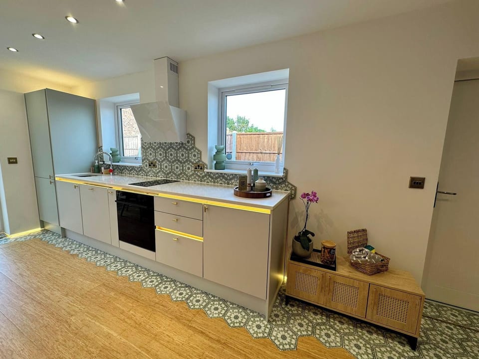 House | Private kitchen | Fridge, microwave, oven, stovetop