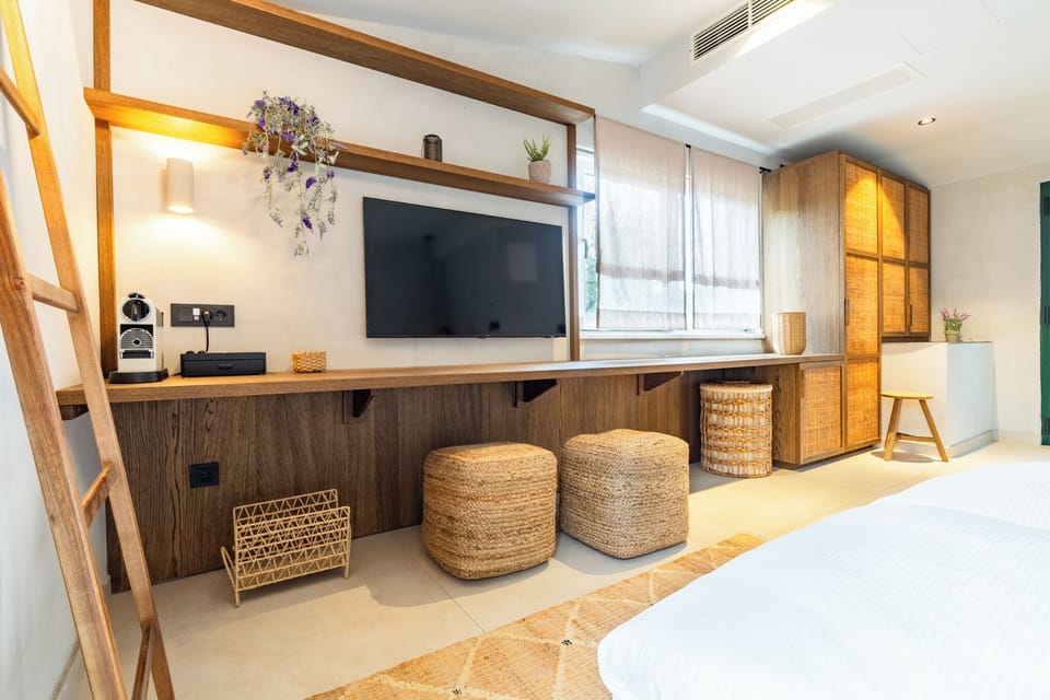 Traditional Double Room, Garden View | Free minibar items, in-room safe, iron/ironing board, free WiFi