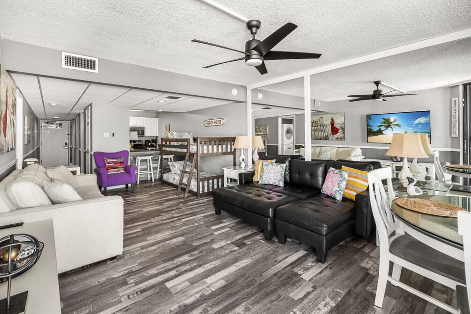 The bright and airy living area comes with plenty of comfortable furniture, a formal dining table and fully equipped kitchen.