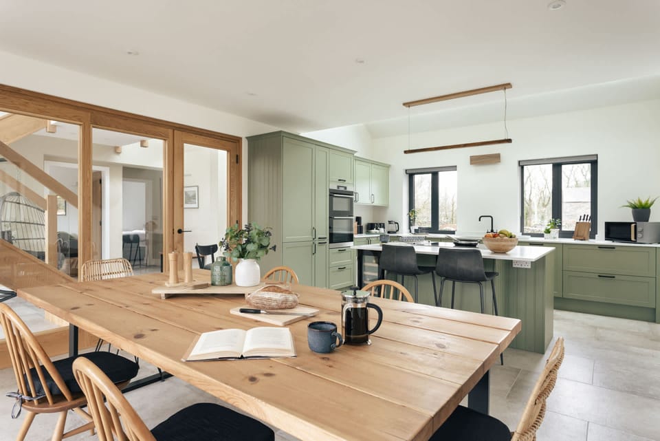 House | 5 bedrooms, high-speed internet