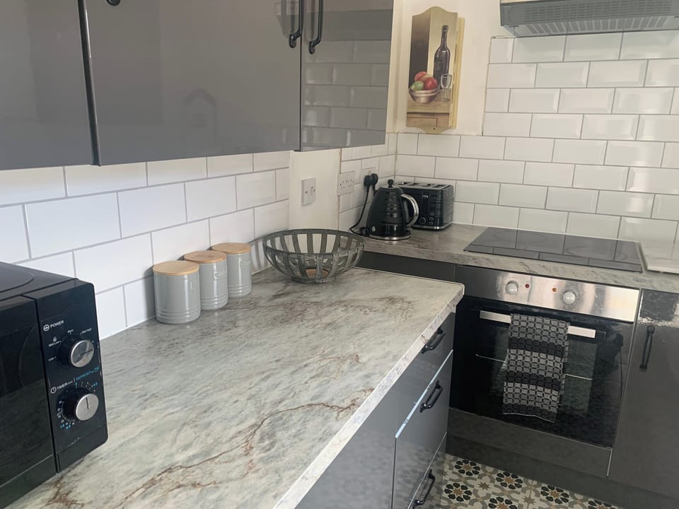 House | Private kitchen | Fridge, microwave, oven, stovetop
