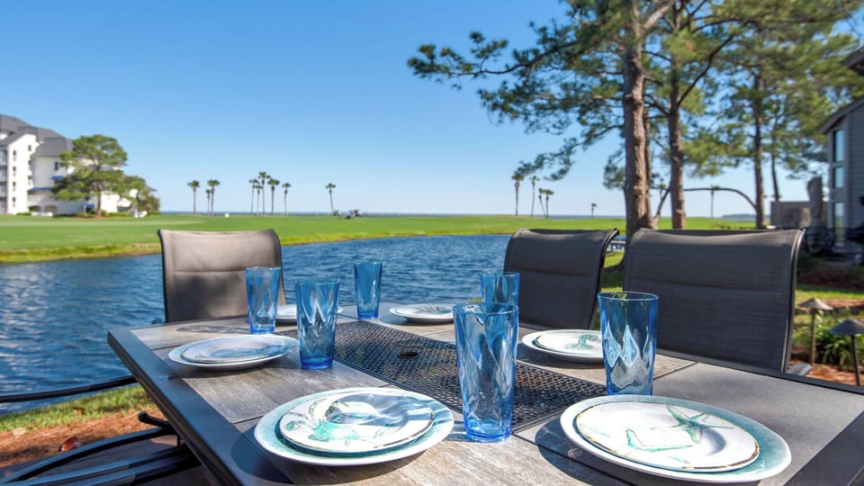 See Ya Later - Outdoor Dining