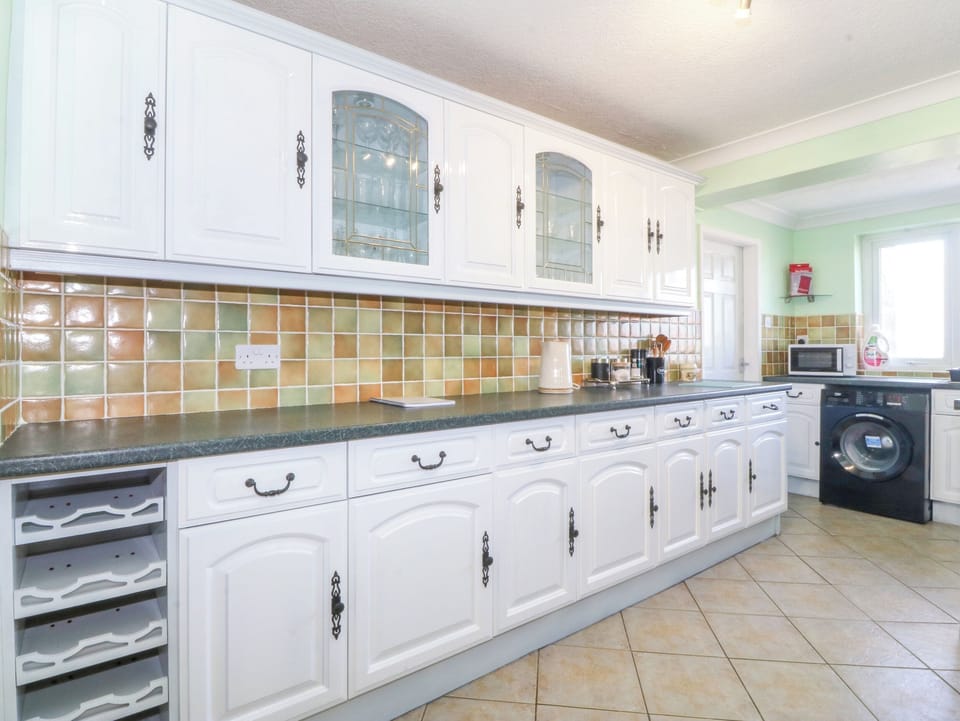 Cottage | Private kitchen | Cookware/dishes/utensils
