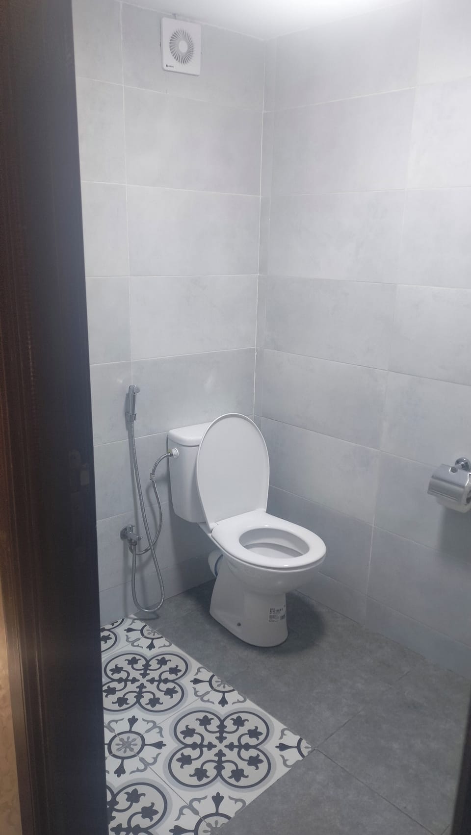 Classic Double or Twin Room, Courtyard View | Bathroom | Free toiletries, towels, soap, shampoo
