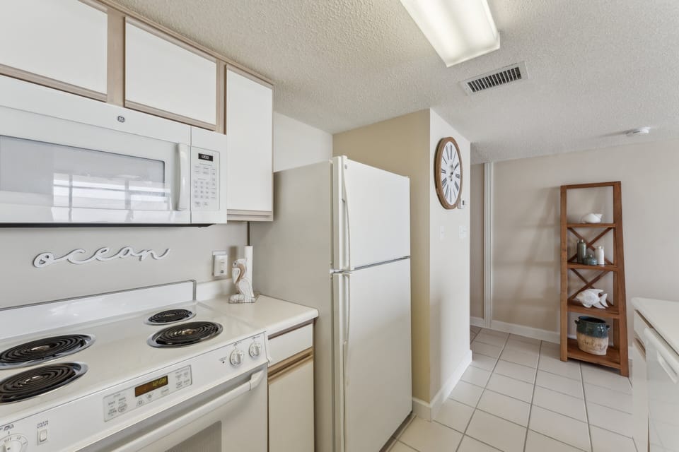 Condo, 1 Bedroom | Private kitchen | Coffee/tea maker, fridge, oven, toaster