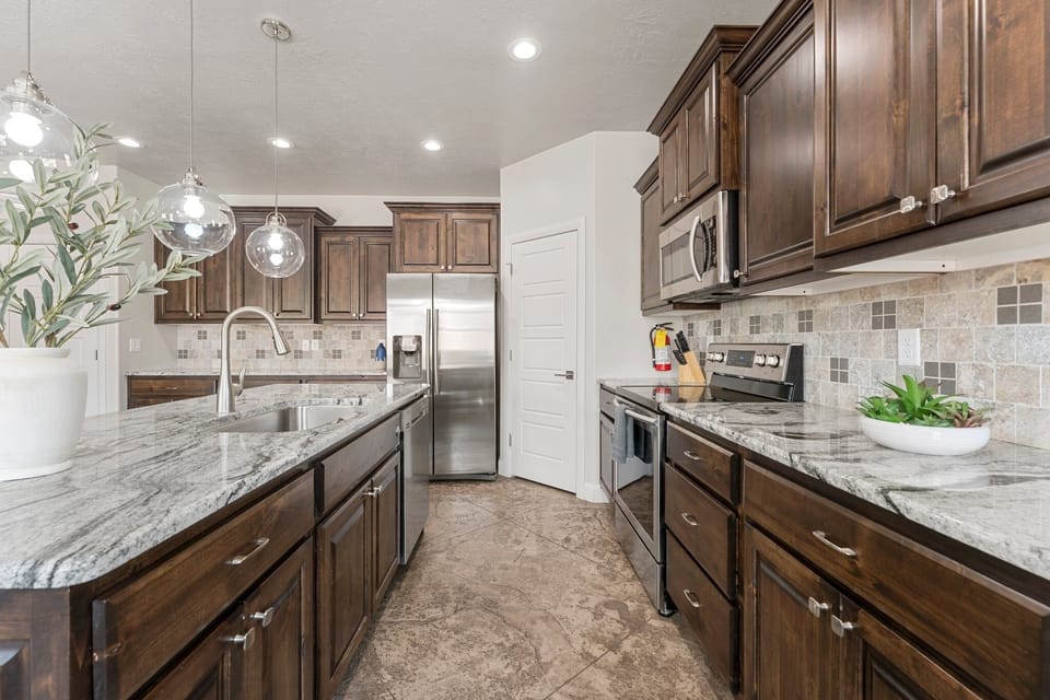 House, 4 Bedrooms | Private kitchen | Coffee/tea maker, fridge, oven, toaster