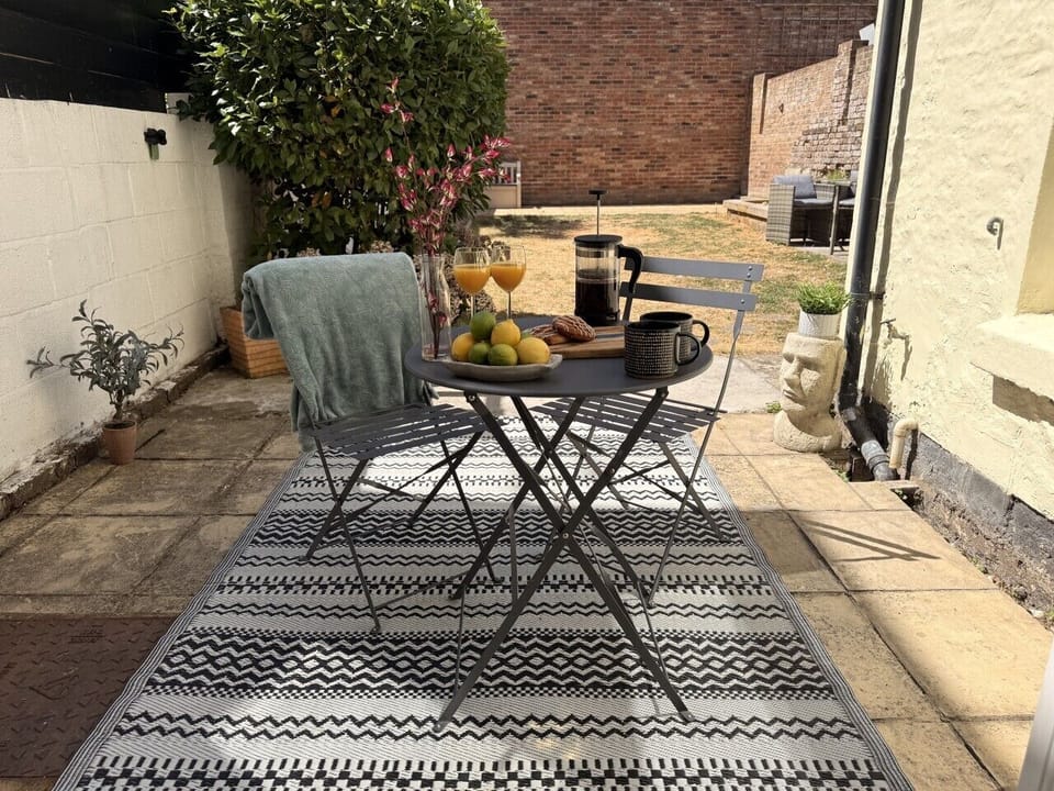 Garden and patio to relax