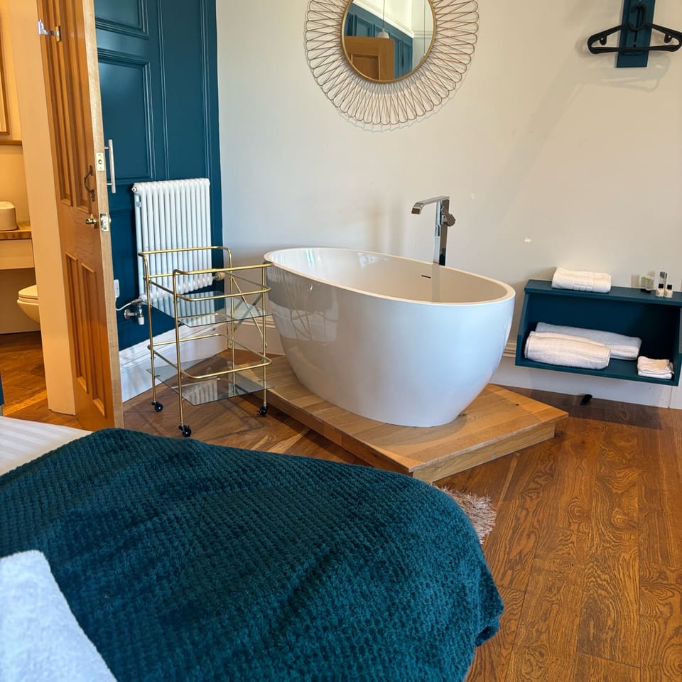 Suite, 1 King Bed | In-room safe, iron/ironing board, free WiFi, bed sheets