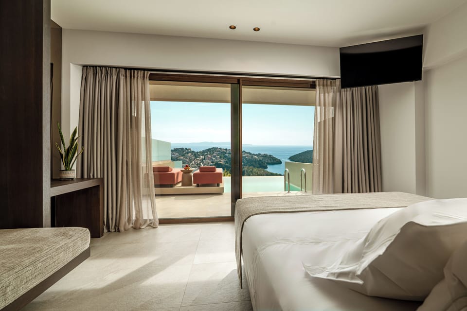 Executive Double Room, Sea View, Poolside | Egyptian cotton sheets, premium bedding, in-room safe
