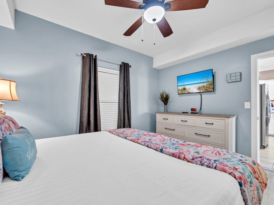 Guest bedroom