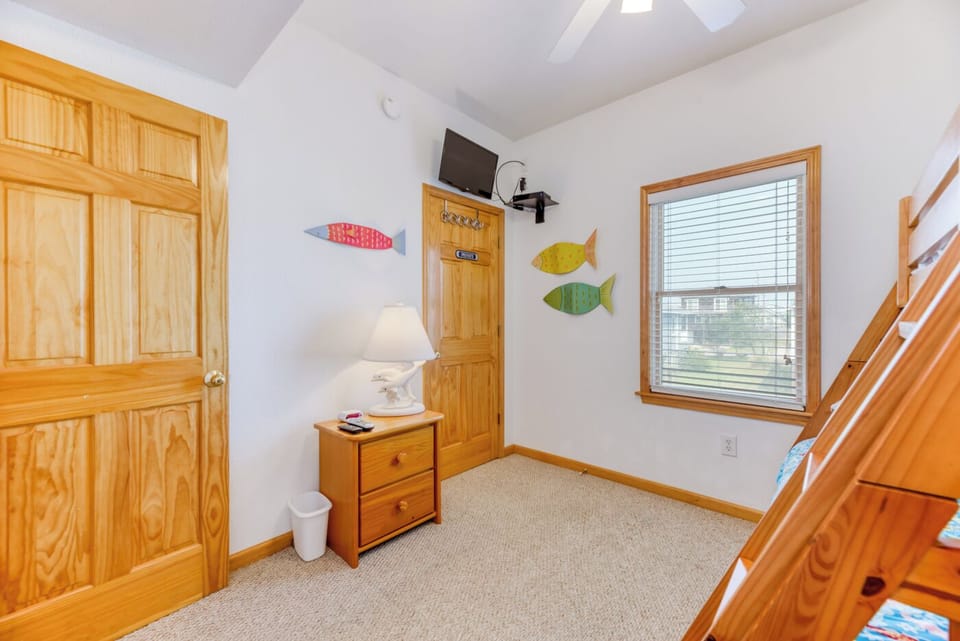 Pyramid Bunk Bedroom