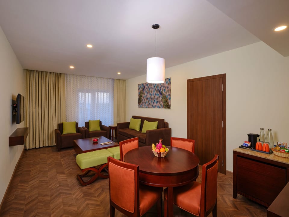 Luxury Suite, 1 King Bed | Living room | Flat-screen TV