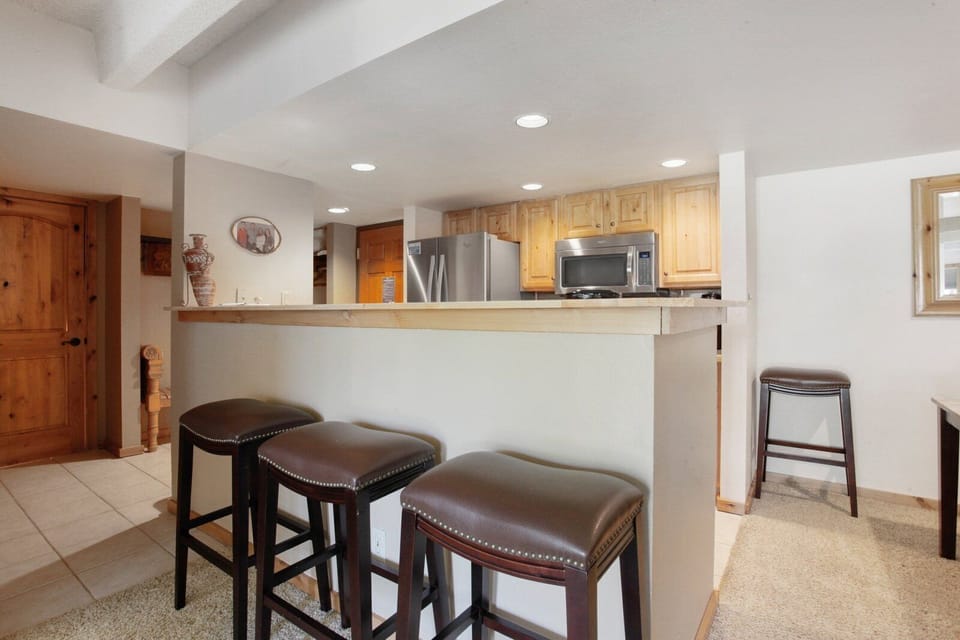 Bar Stool, Furniture, Indoors, Kitchen, Table
