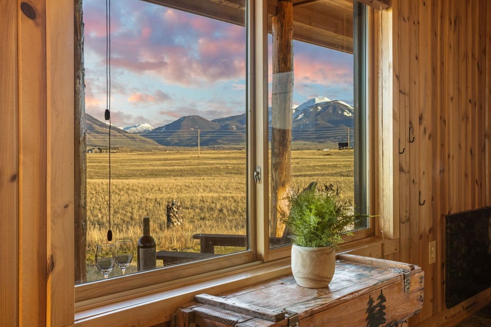 Breathtaking sunsets in the spring in Montana