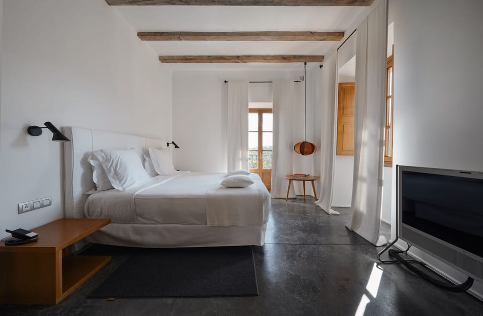 Junior Suite, Bathtub | Egyptian cotton sheets, premium bedding, minibar, in-room safe