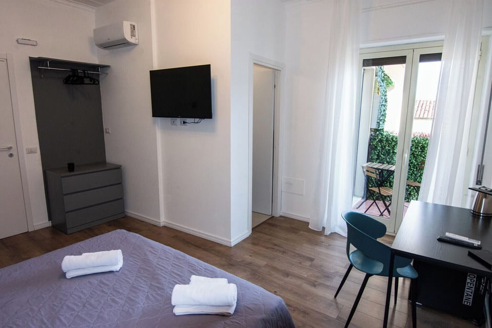 Classic Room, Balcony, City View | Desk, blackout drapes, free WiFi, bed sheets