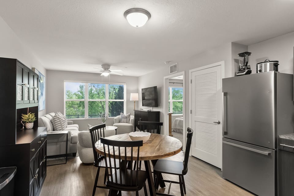 Dining Area Seats 4