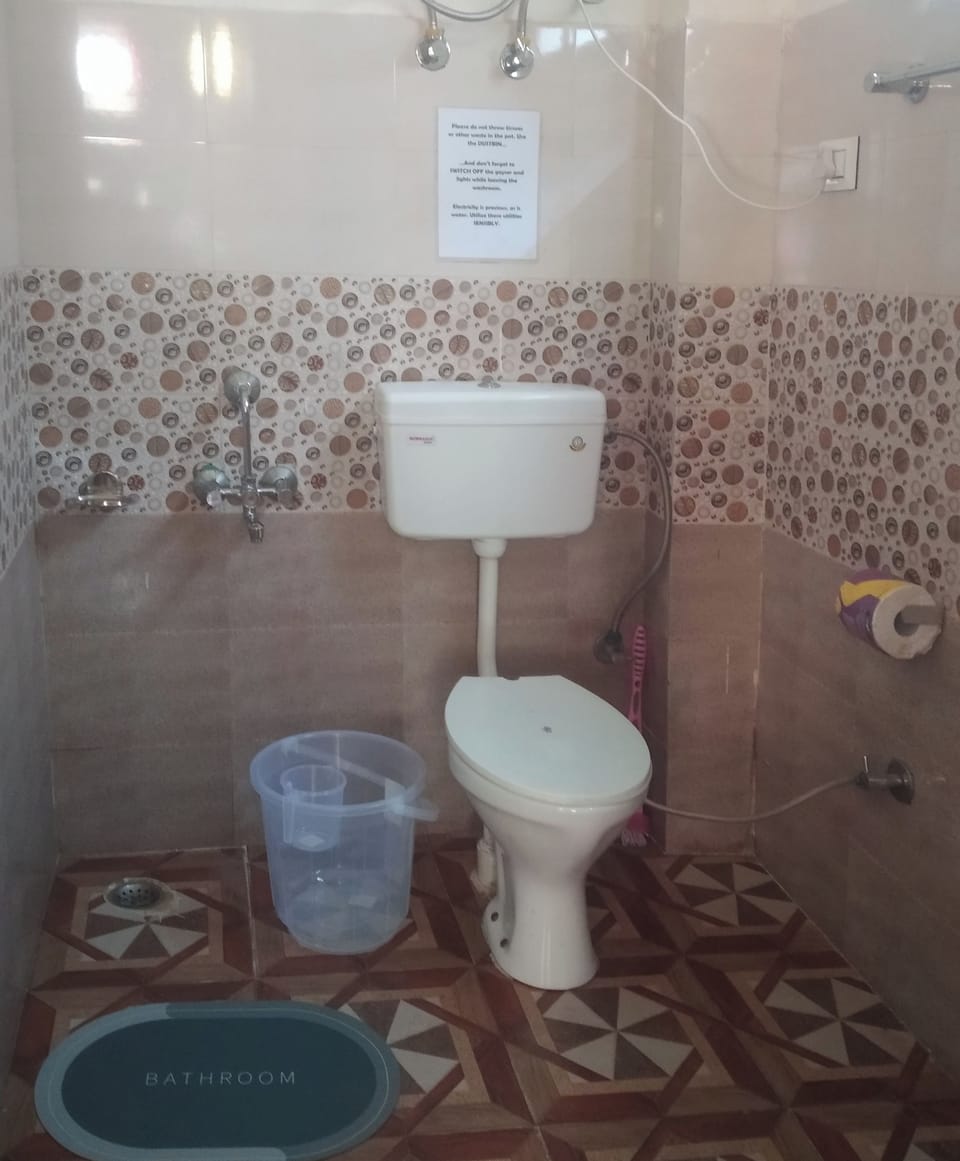 Mahi ravan (6 bed mixed dorm) | Bathroom | Shower